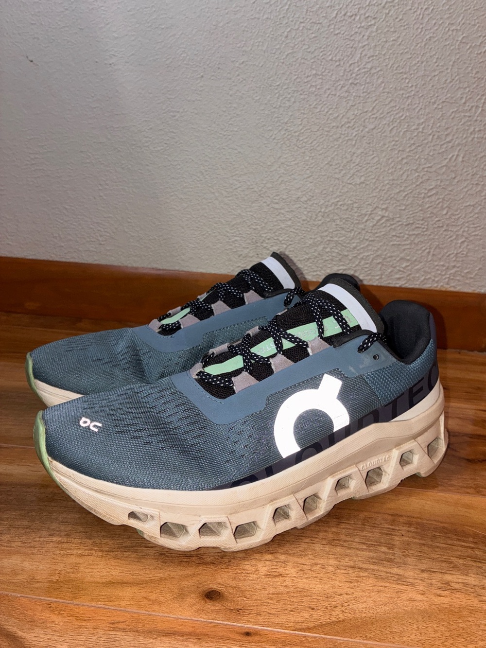 On Cloud Women’s Cloudmonster Athletic Running Shoe Sneakers, blue- size 9.5